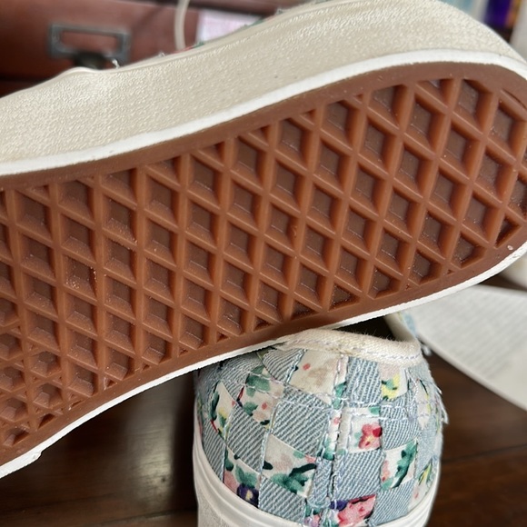 #30S NEW WITH TAGS VANS WOVEN FLORAL MULTI STACKFORM SNEAKERS - Picture 11 of 11